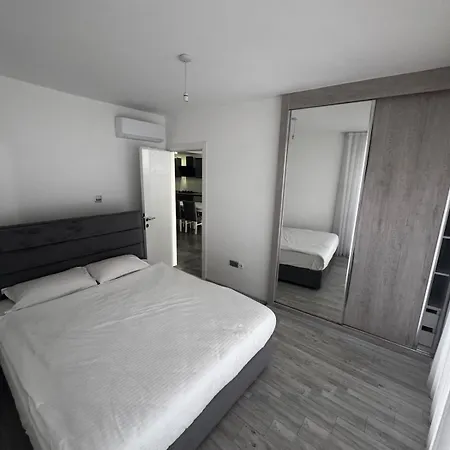 Girne, Genis Terasli Modern