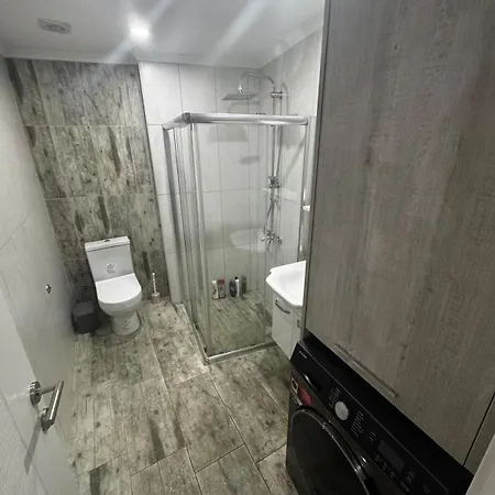 Girne, Genis Terasli Modern Appartement