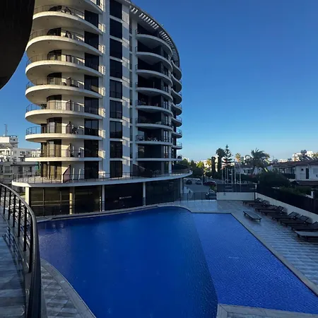 Girne, Genis Terasli Modern Appartement Larnaca