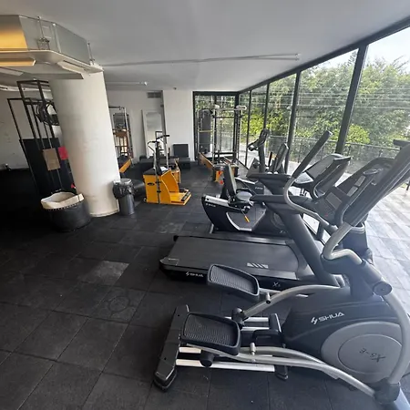 Girne, Genis Terasli Modern Appartement *
